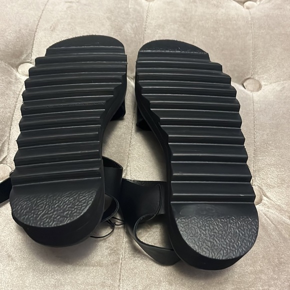madden girl black driver adjustable strap, sandals, size 6.5, so comfy - Picture 3 of 8